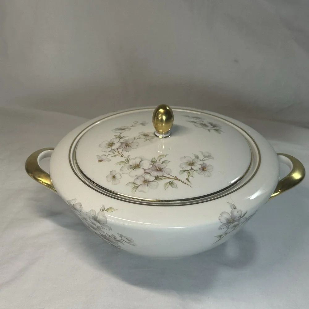Tirschenreuth Bavaria Dogwood Round Covered Vegetable Tureen‎ Pasco 1147 Germany
